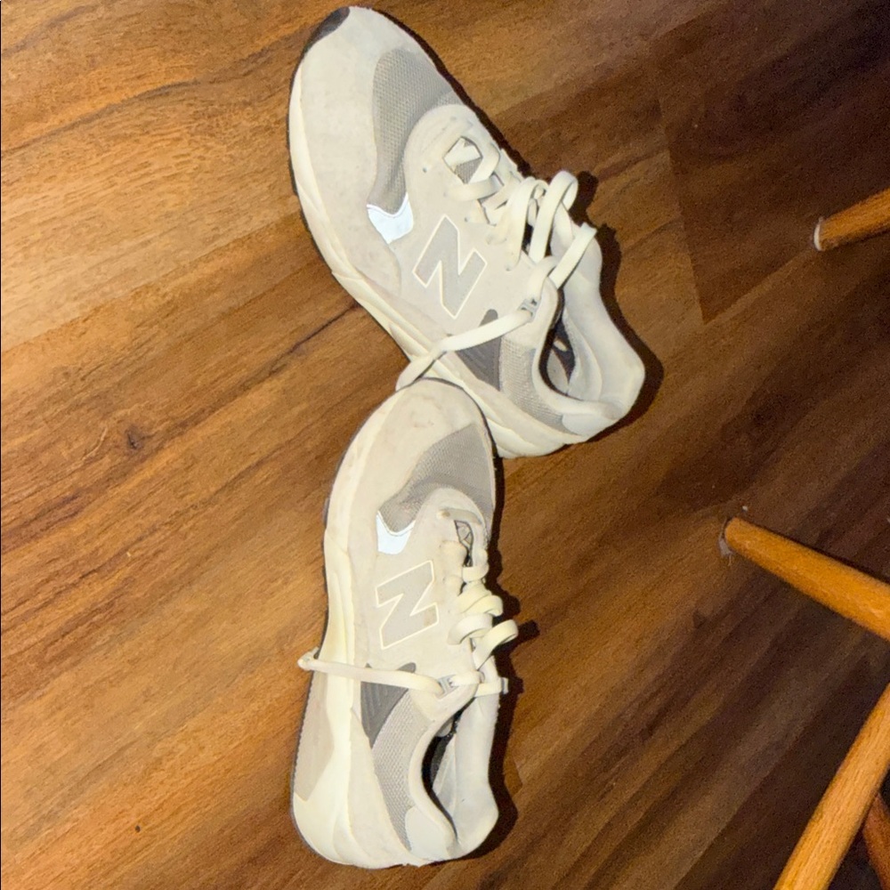 Men’s New Balance Light Beige Suede & Mesh Sneakers - Picture 6 of 9